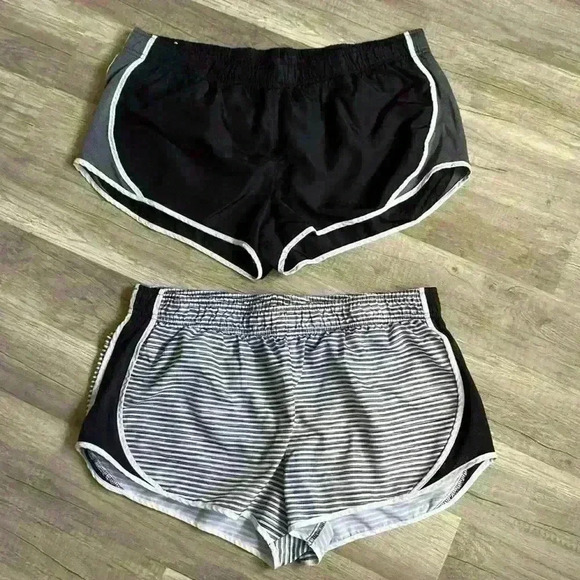 💜 2 Pairs of Lined Shorts Size XL Black & Gray and Black & White Striped - Picture 1 of 1